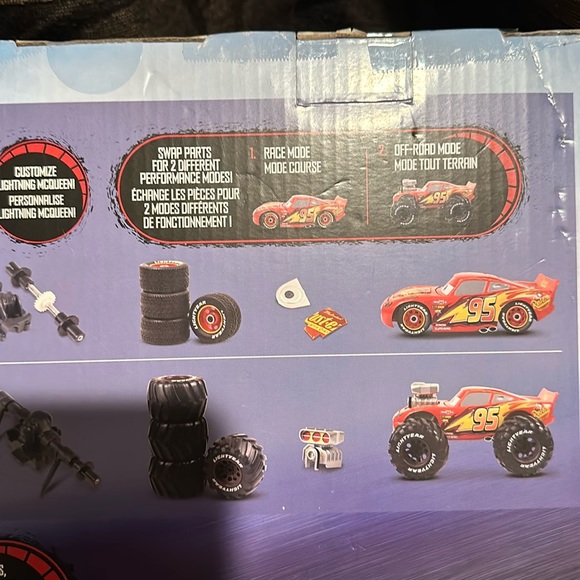 DISNEYPARKS PIXAR EXCLUSIVE - DISNEY PIXAR RC LIGHTNING MCQUEEN RC CAR - Picture 9 of 12